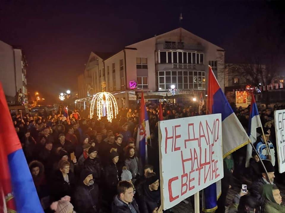 Власти Черногории: Отказа от «украинского сценария» не будет