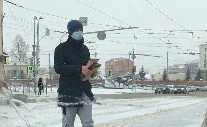 Соцсети: В Казани на улице начали продавать медицинские маски