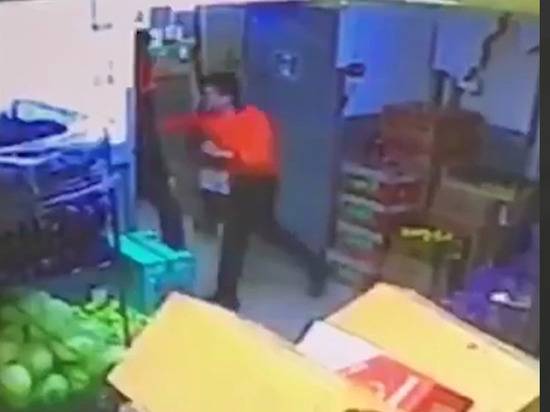 В Москве кассир магазина убил покупателя за банку кофе