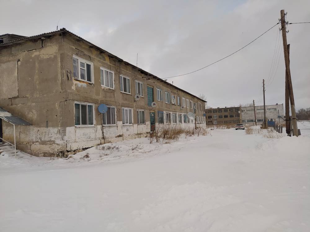 Людей под Омском могут в любой момент оставить без жилья