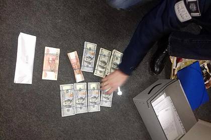 Российские слесари попались на краже денег из банковских ячеек
