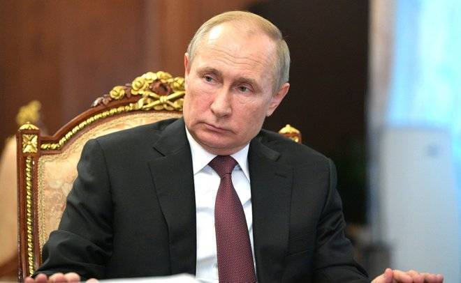 Путин поручил изучить вопрос усиления ответственности за оскорбления