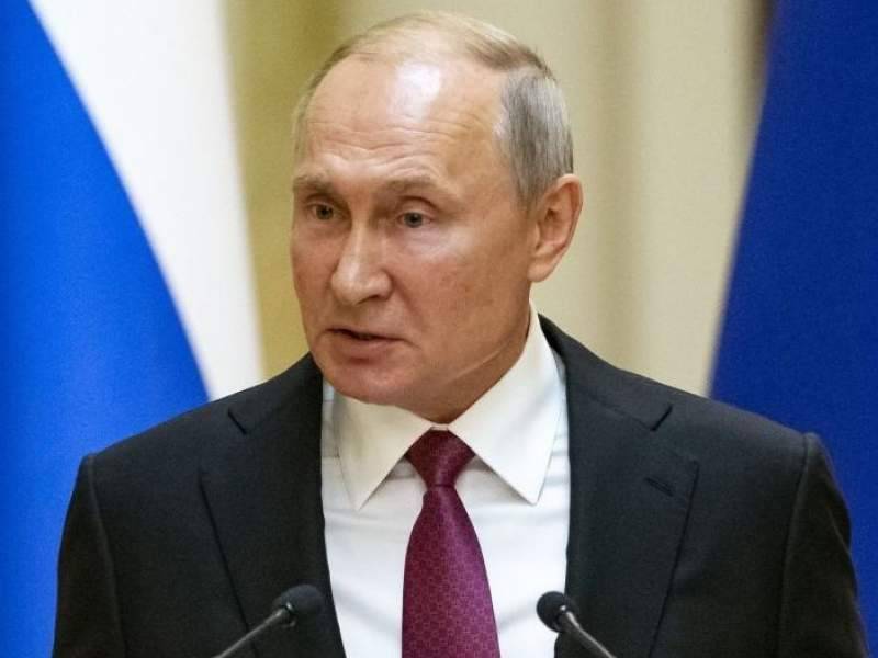 Путин поручил ужесточить наказание за оскорбления в Сети