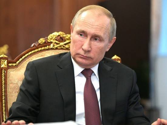Путин поручил проработать вопрос ужесточения наказания за оскорбления в интернете