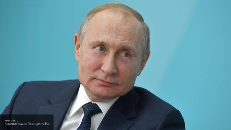 Путин поручил усовершенствовать закон об оскорблениях в интернете