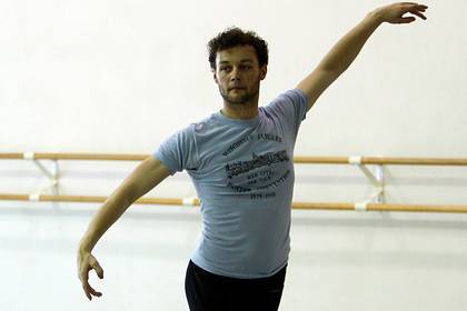 Хореографа Королевского балета отстранили из-за домогательств к танцорам - lenta.ru - Лондон