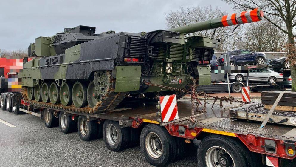 Боевые танки на автобане возле Гамбурга: полиция конфисковала транспортные средства