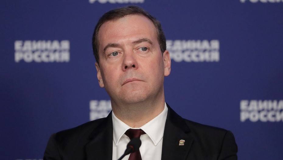 Путин утвердил зарплату Медведева на новой должности в Совбезе