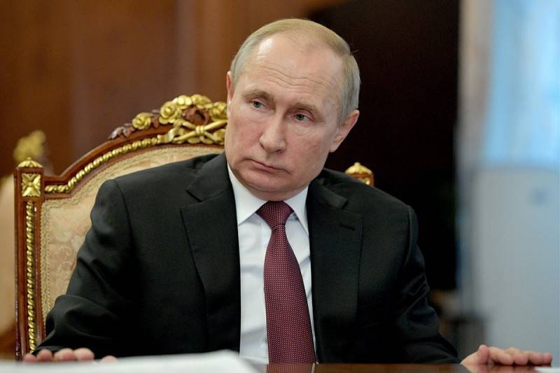 Путин поручил усилить наказание за фейки и добавить прав присяжным