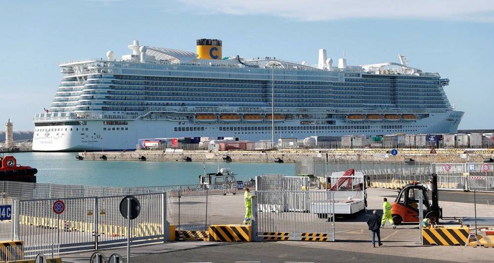В итальянском порту заблокирован лайнер с пассажирами, больными коронавирусом