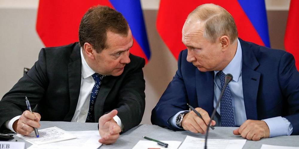 Путин назначил Медведеву зарплату на новой должности