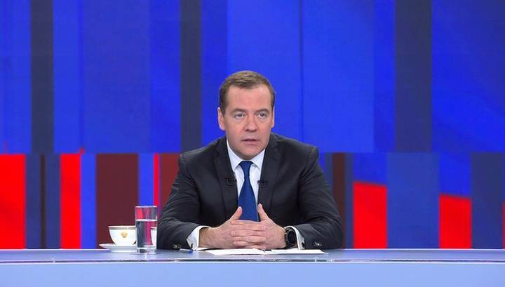 Стала известна зарплата Медведева на новом посту