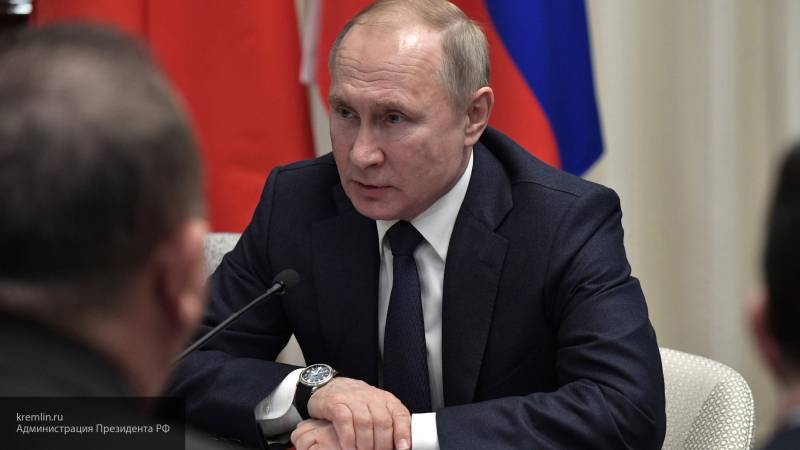 Путин поручил улучшить координацию вопросов местного самоуправления на федеральном уровне