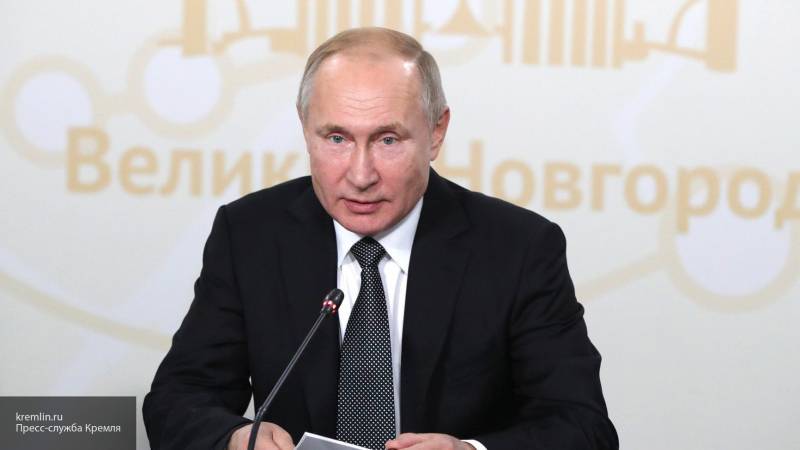 Путин заявил, что к чиновникам-хамам нужно подходить строже