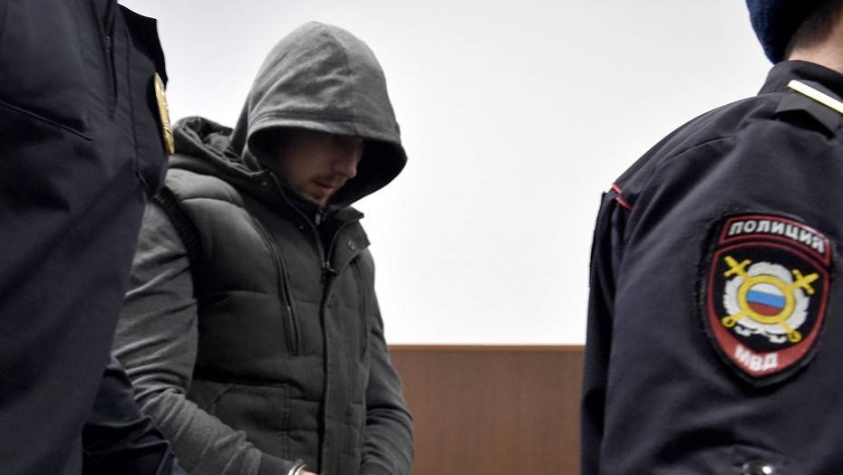 Экс-полицейский Уметбаев признал вину в избиении Голунова при задержании