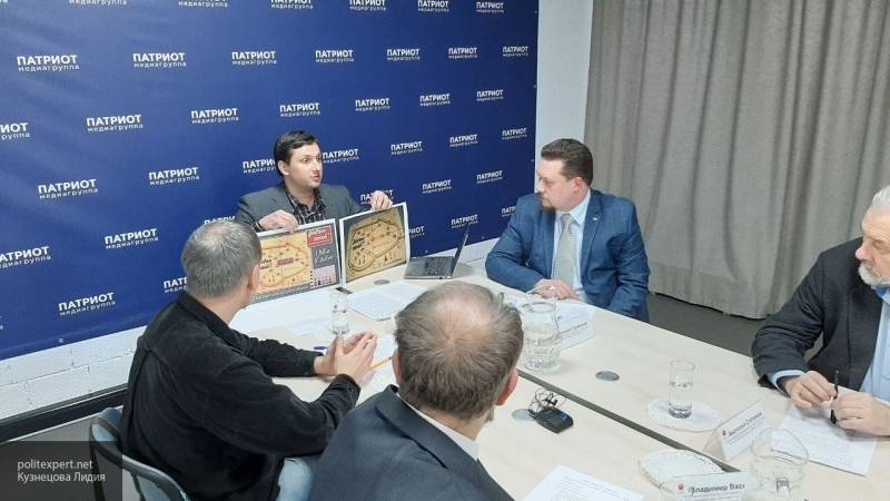 Политологи подробно рассказали о пакте Молотова — Риббентропа в пресс-центре "Патриота"