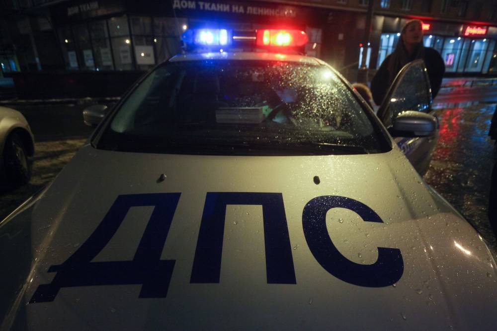 Водитель сбил двух человек на нерегулируемом пешеходном переходе в Москве