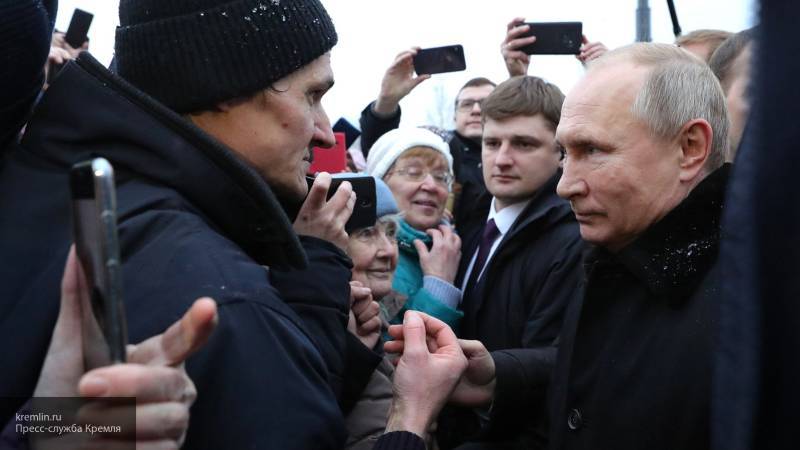 Путин поручил распространять успешный опыт цифровых платформ обратной связи с гражданами
