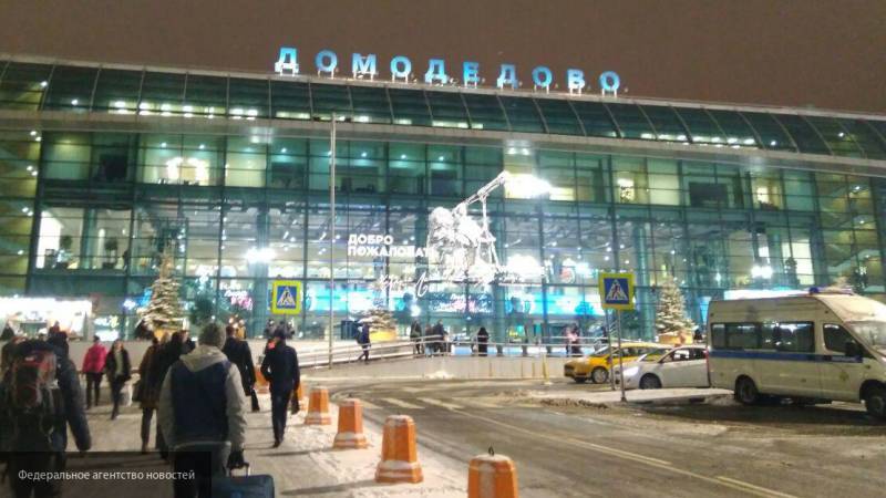Пассажиры экстренно севшего в Домодедово самолета рассказали об эвакуации из салона