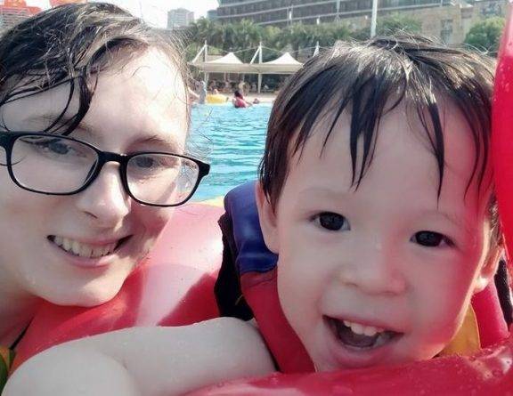 Во время эвакуации матери из Британии сказали оставить 3-летнего сына в Ухани