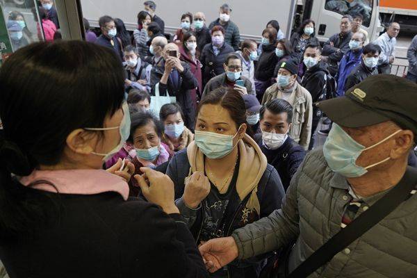 Число жертв коронавируса в Китае превысило 210 человек