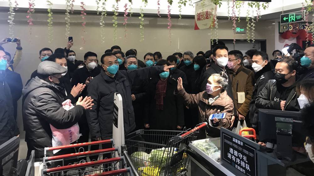 Более двух тысяч китайцев попали под карантин из-за коронавируса за сутки