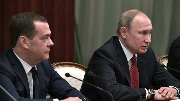 Названа зарплата Медведева на новой работе