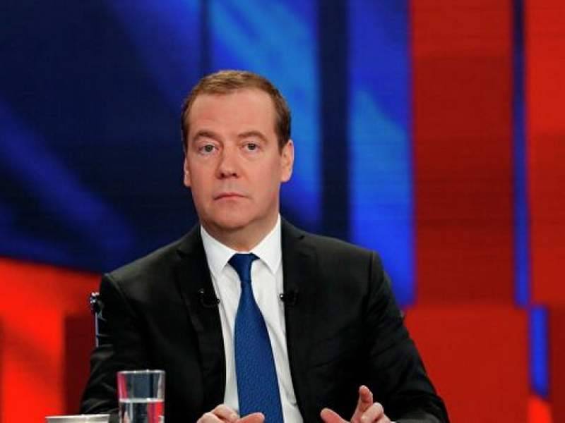 Названа зарплата Медведева на новой должности