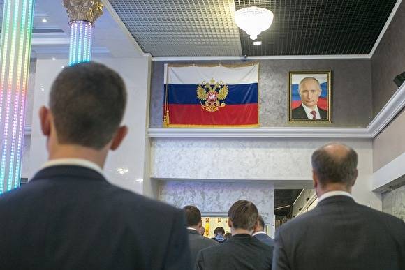 Тюменских полицейских обязали повесить в кабинетах портреты Путина и Колокольцева
