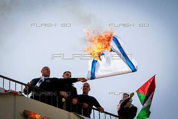 Иранская фабрика выпускает флаги Израиля и США и неплохо зарабатывает - Cursorinfo: главные новости Израиля
