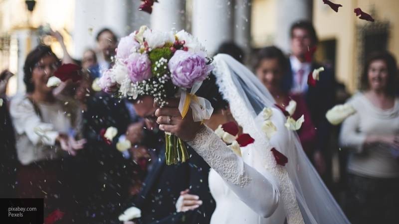 Власти Китая настаивают на отмене свадеб, которые должны были состояться 2 февраля