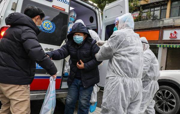 Китай пока не может побороть коронавирус: 213 погибших, 9700 заражённых
