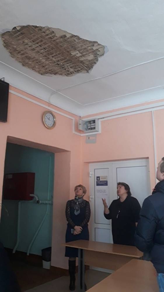 В Челябинской области в школе обрушился потолок