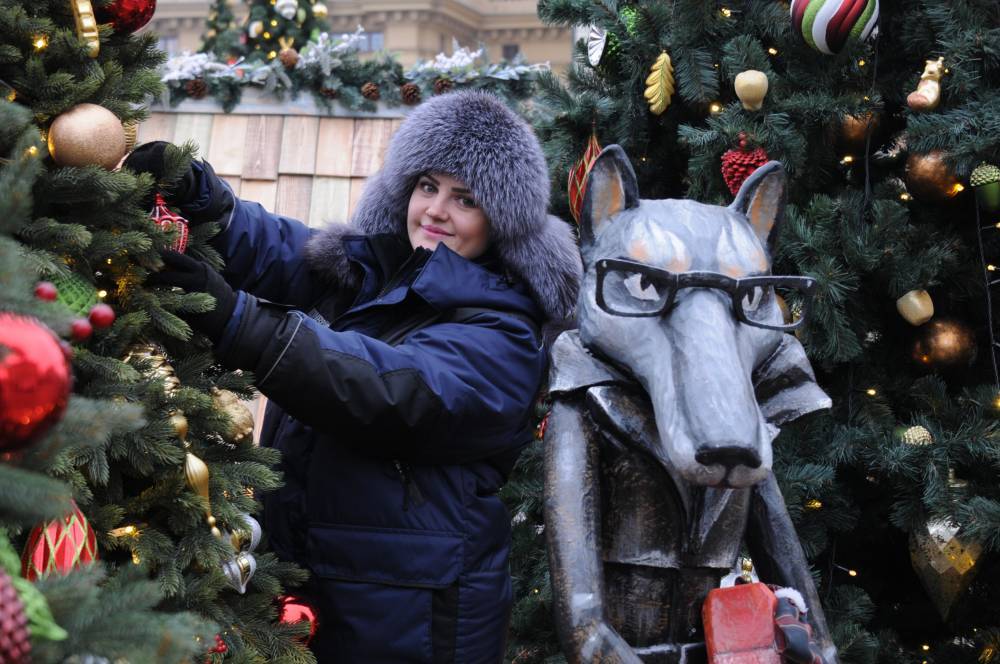 Новогодние ели и праздничные конструкции уберут с улиц Москвы