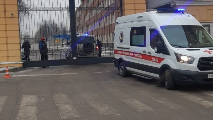 Кировский завод в Петербурге "заминировали". Его обследует полиция