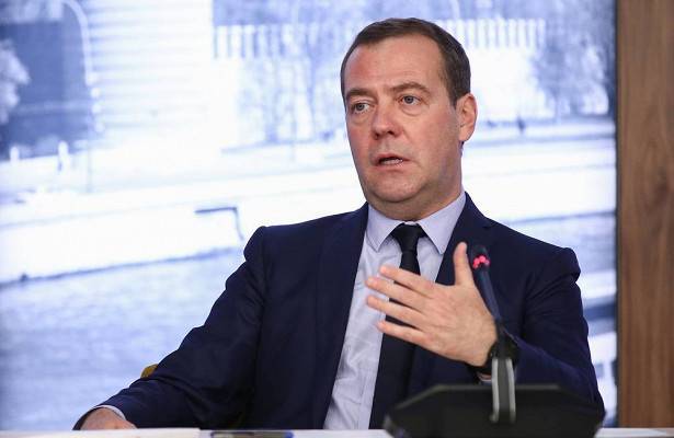 Названа зарплата Медведева на новой работе