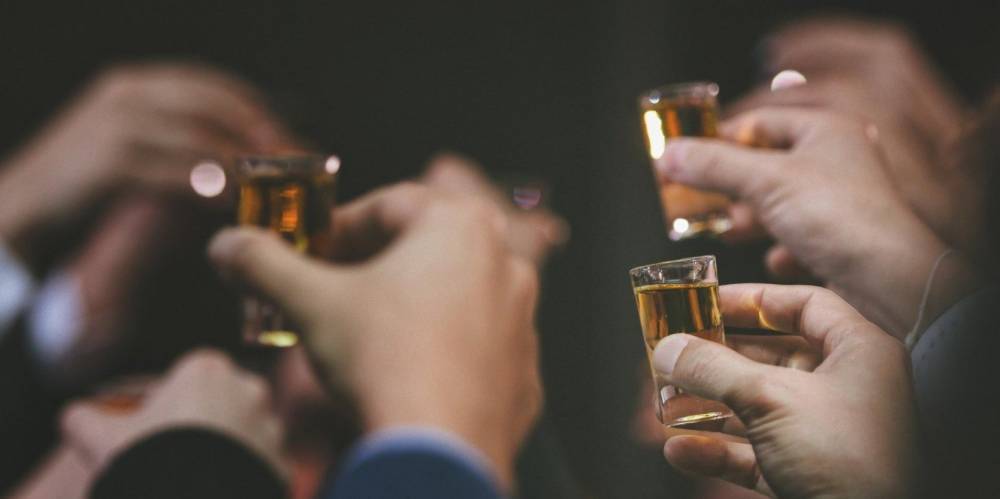 В России хотят поднять штрафы за распитие алкоголя в запрещенных местах
