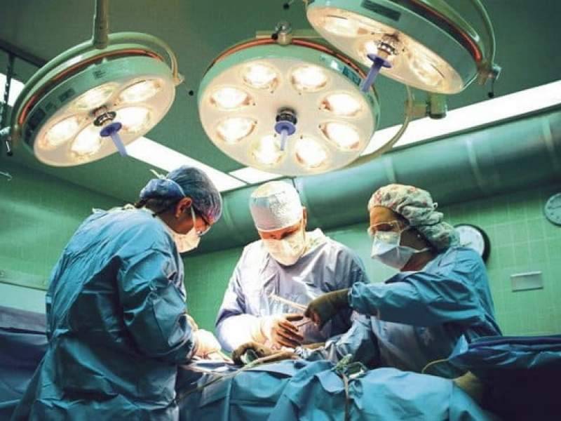 Подмосковные хирурги избавили пациентку от ужасной волосяной опухоли