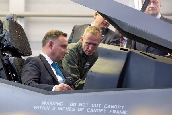 Польские экс-министры обороны устроили в соцсетях дрязги насчёт F-35