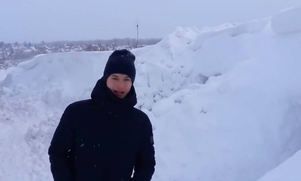 Россиянин прокопал семиметровый тоннель из снега, чтобы попасть в гараж
