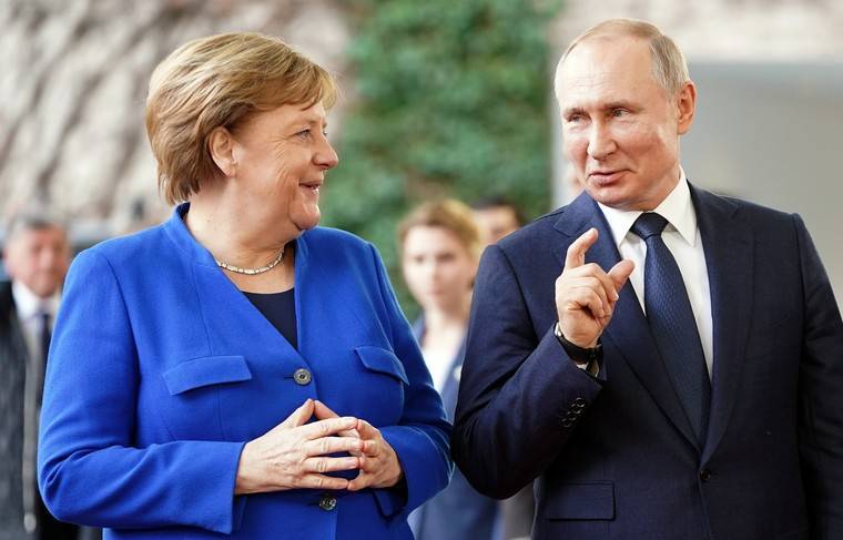 Путин провёл телефонные переговоры с Меркель
