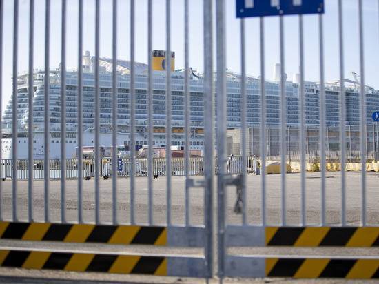 Пассажиры раскрыли подробности задержки круизного лайнера в Италии из-за коронавируса