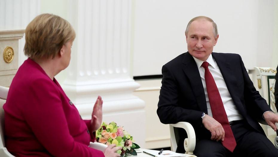 Путин и Меркель по телефону обсудили "сделку века" и ситуацию в Ливии