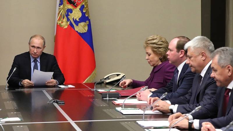 Путин обсудил с членами Совбеза «сделку века» и коронавирус