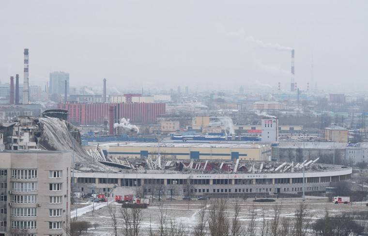 Прокуратура начала проверку после обрушения крыши СКК в Петербурге