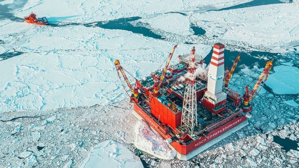 Россия осваивает Арктику, а Китай пытается ее купить