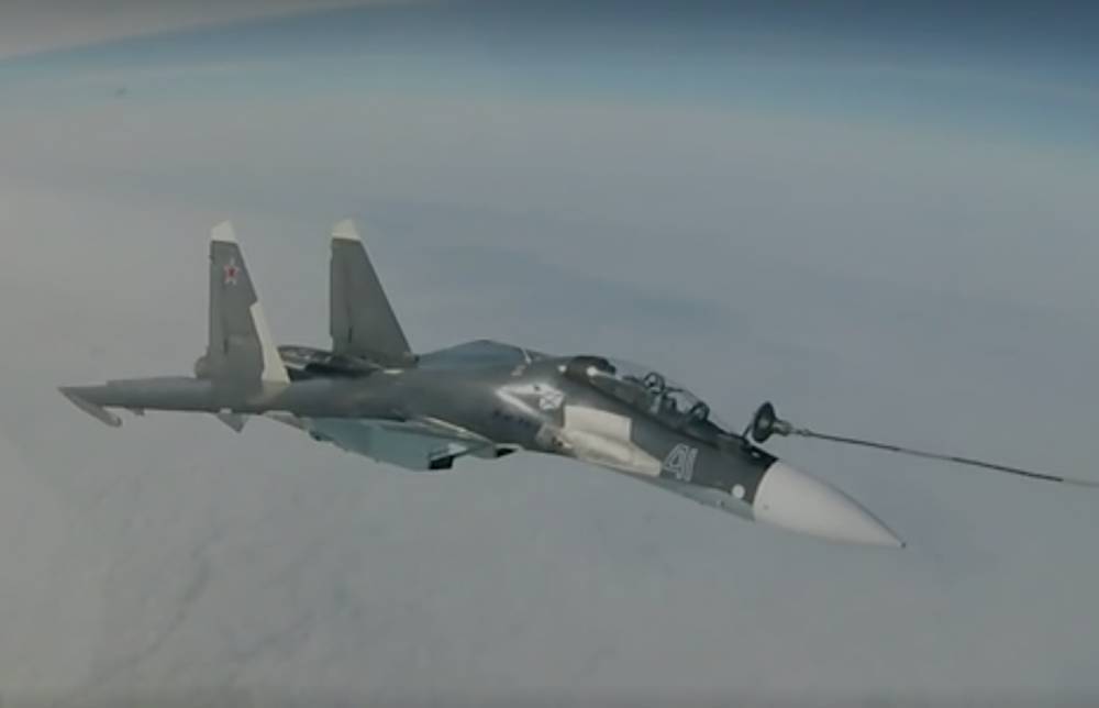 Опубликована видеозапись дозаправки российских истребителей в воздухе