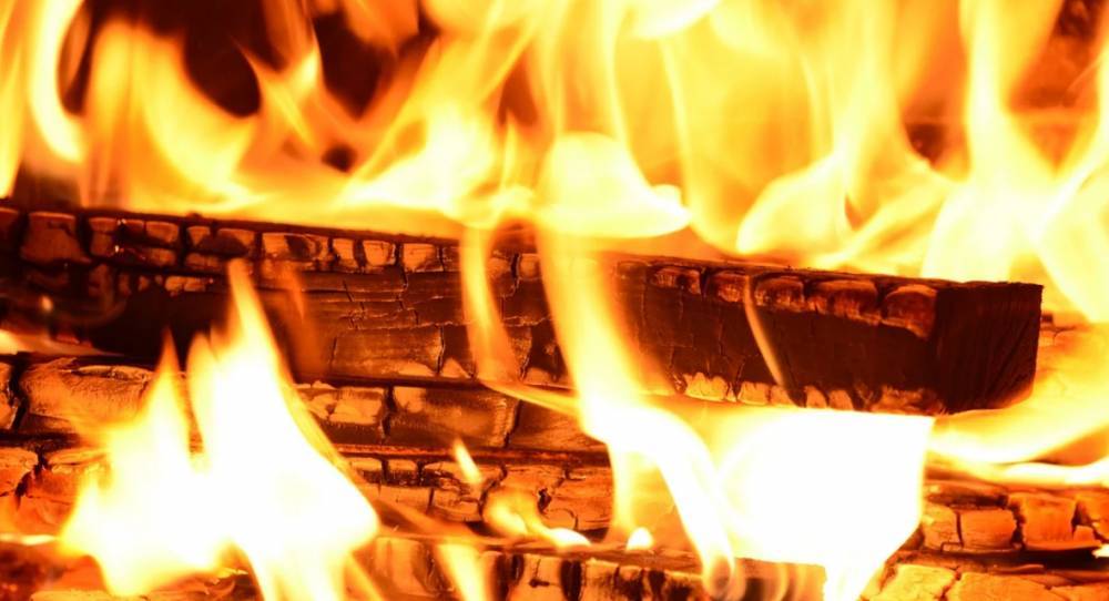 Пожар в частном доме в Ставропольском крае унес жизни четырех человек