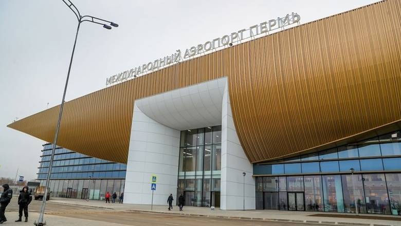 Лайнер рейса Тюмень - Петербург совершил экстренную посадку в Перми