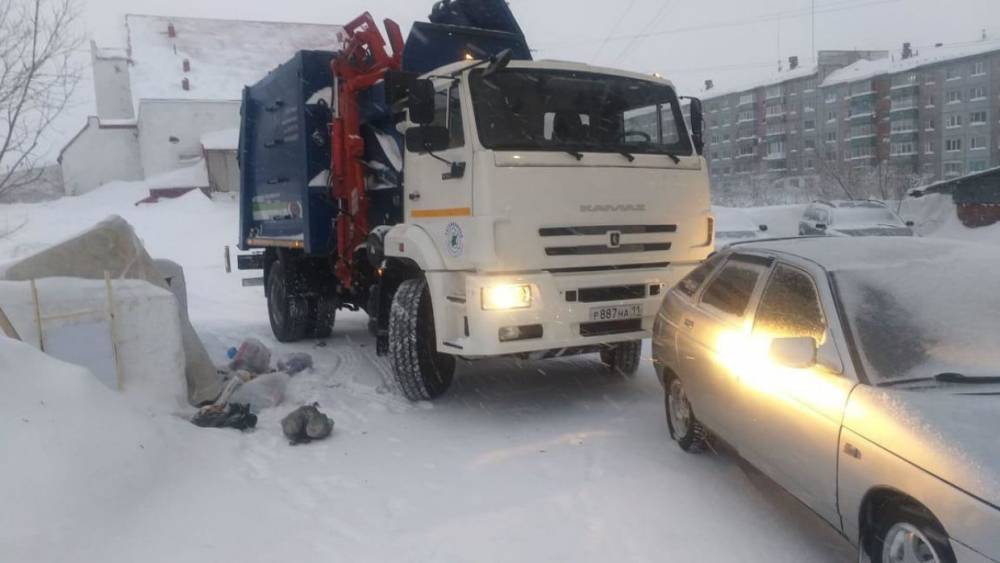 В Воркуту зашел региональный оператор с новыми мусоровозами